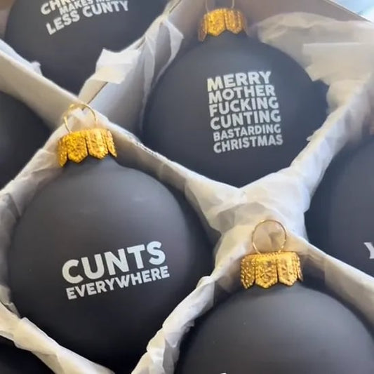 🎄 69% OFF NOW! 🤣 Funny Christmas Ornament - Humorous Design for Tree Decoration, Perfect Gift for Family Gatherings 🎁📦